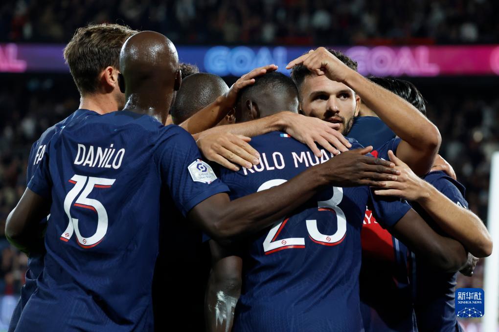 TES 战队 2-1 战胜 BLG 战队成功晋级淘汰赛八强