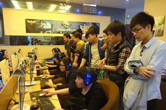 前LPL解说kitty更博晒照：Joy in Paris